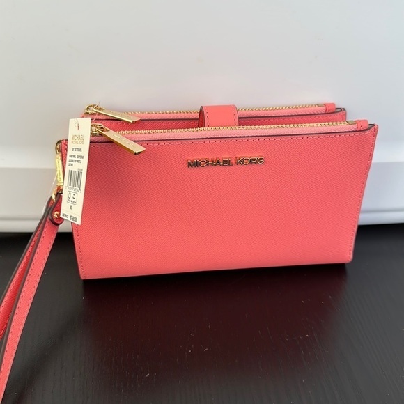 Michael Kors Handbags - Michael Kors Jet Set double zip wallet phone case wristlet